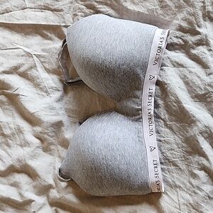 Victoria's Secret t-shirt lightly lined wireless bra